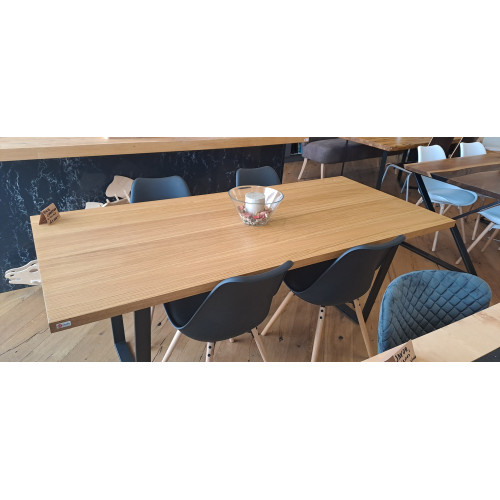 Jídelní stůl Simon